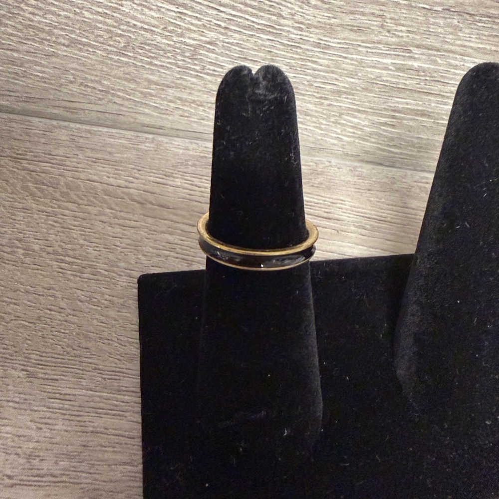 Gold Tone‎ and Black Ring
